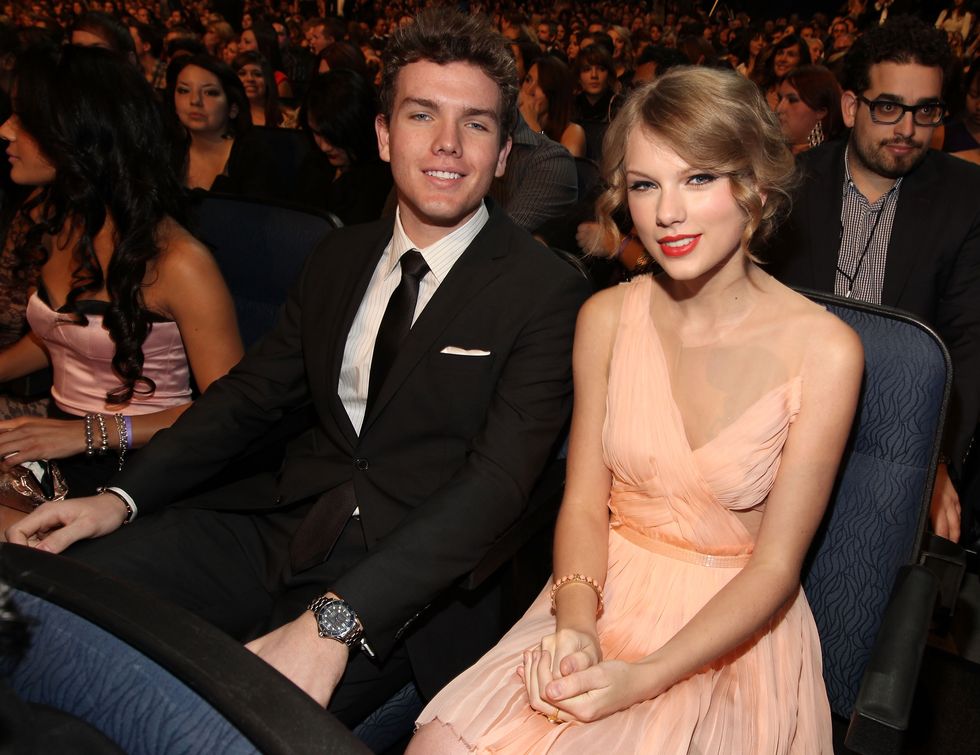 taylor swift and austin swift at 2011 people's choice awards