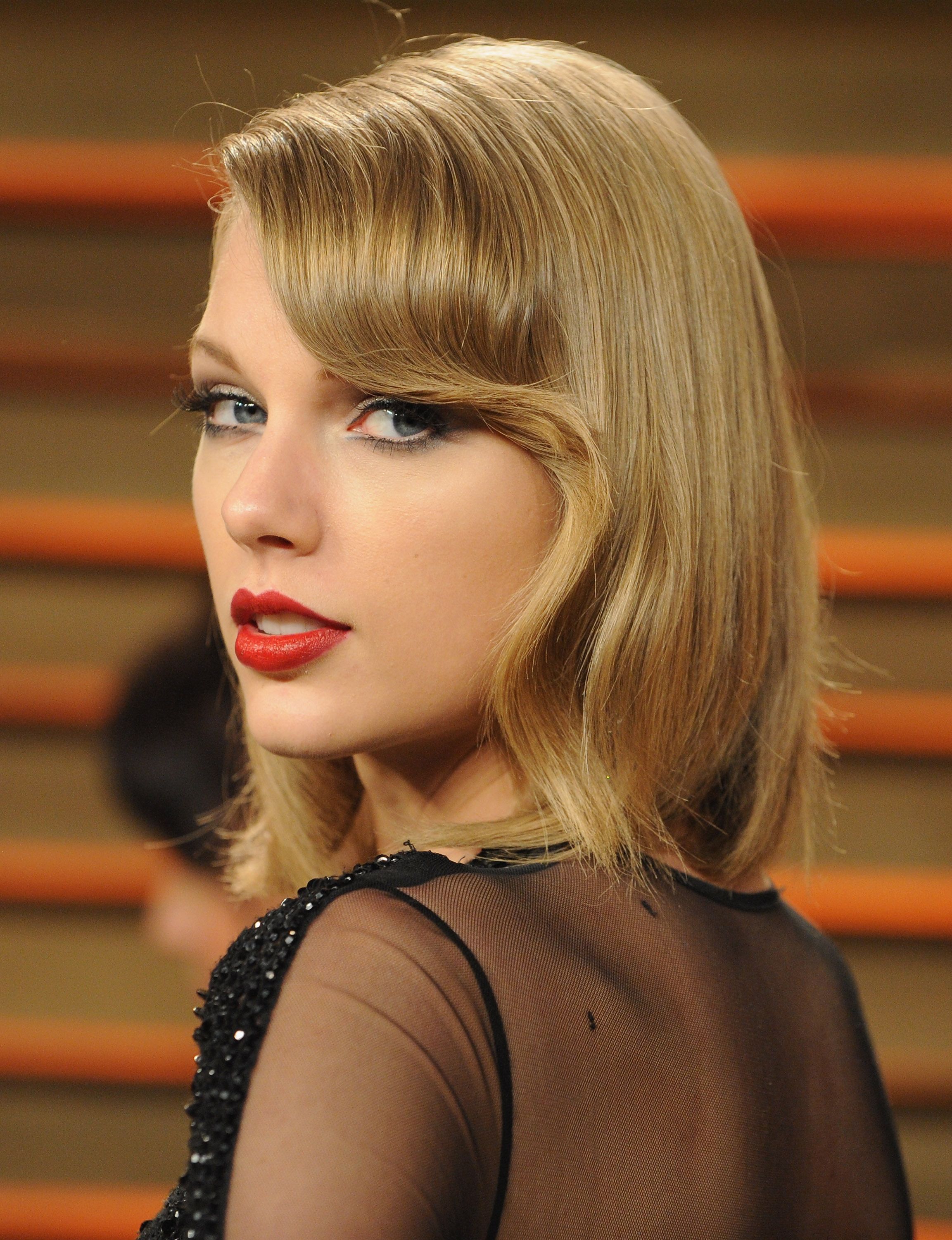 テイラー・スウィフト Taylor Swift/の美しく振り向く写真