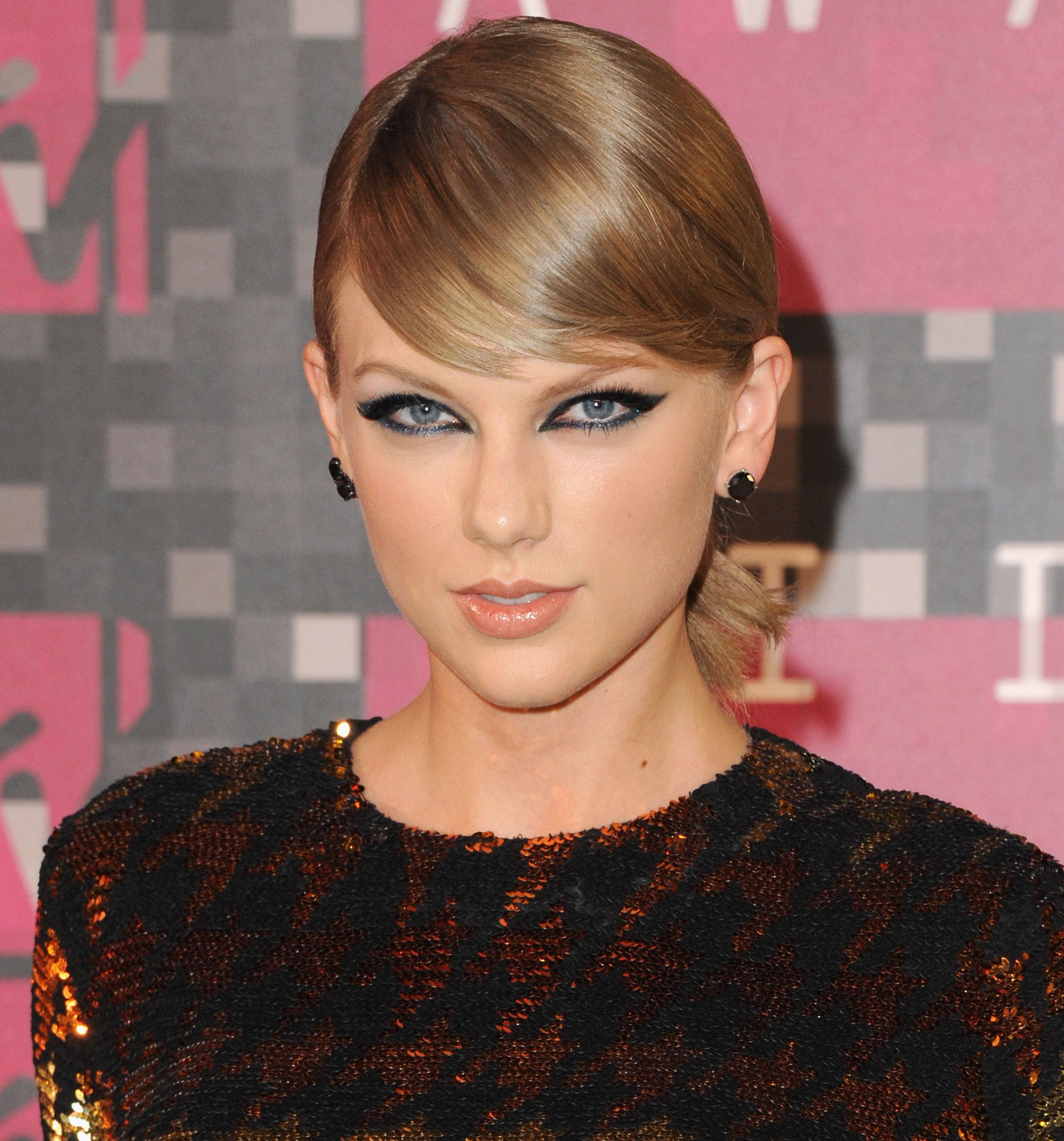 Taylor Swift Sharpie As Eyeliner