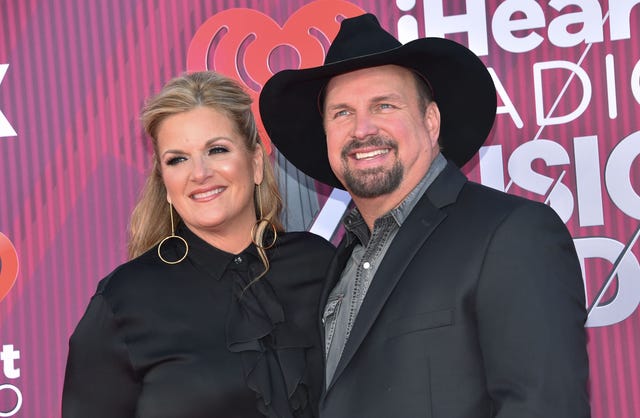 https://hips.hearstapps.com/hmg-prod/images/singers-garth-brooks-and-trisha-yearwood-arrive-for-the-news-photo-1585672218.jpg?crop=0.657xw:1.00xh;0.162xw,0&resize=640:*