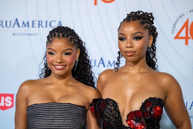 https://hips.hearstapps.com/hmg-prod/images/singers-halle-bailey-and-chloe-bailey-attend-the-17th-news-photo-1730925684.jpg?crop=1.00xw:0.751xh;0,0.0659xh&resize=640:*