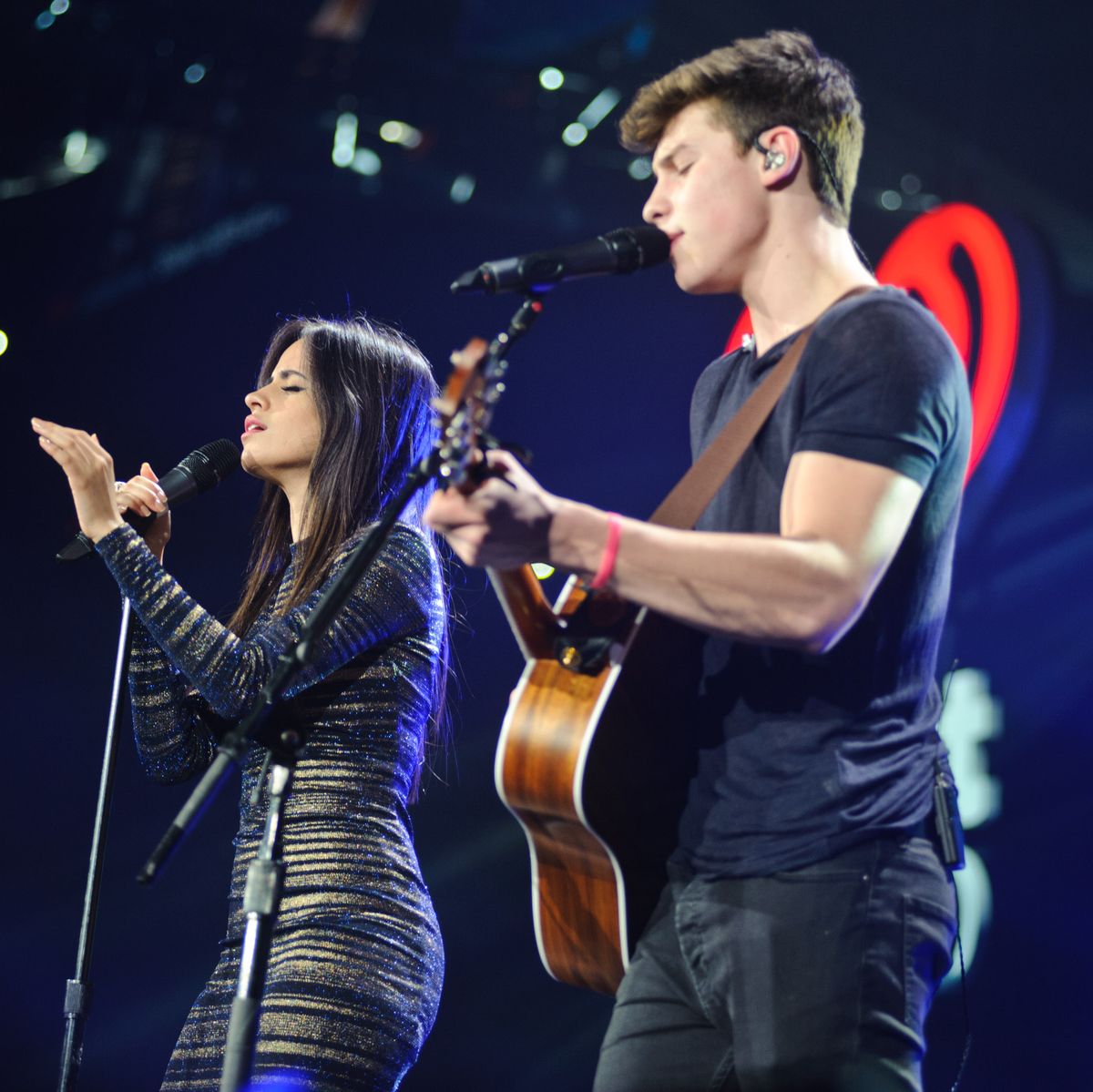Shawn Mendes Performs 'Patience