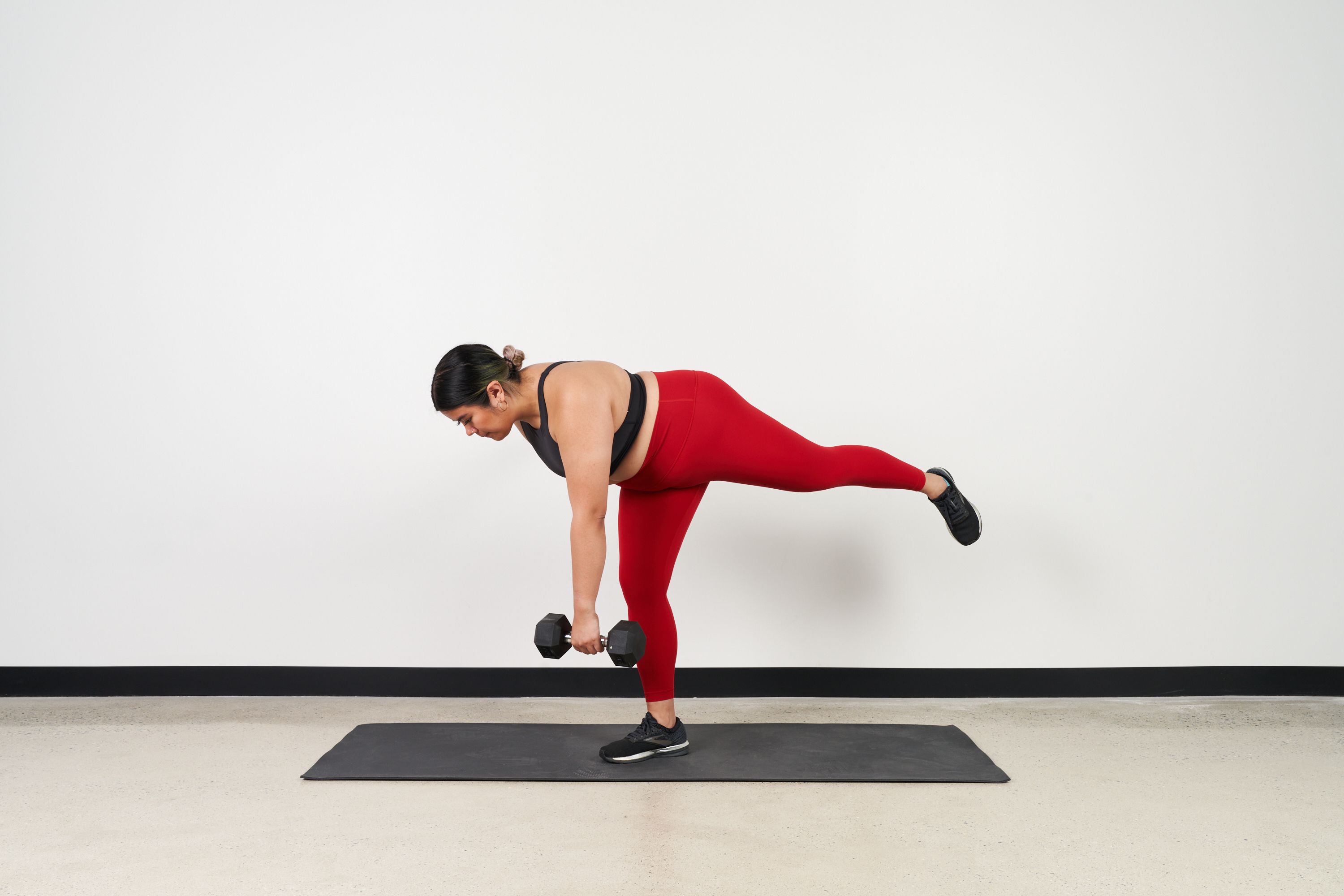 Single-Leg Deadlift Exercise Tips to Work Your Butt, Hamstrings