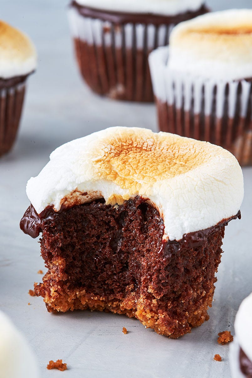 s'mores cupcakes delishcom