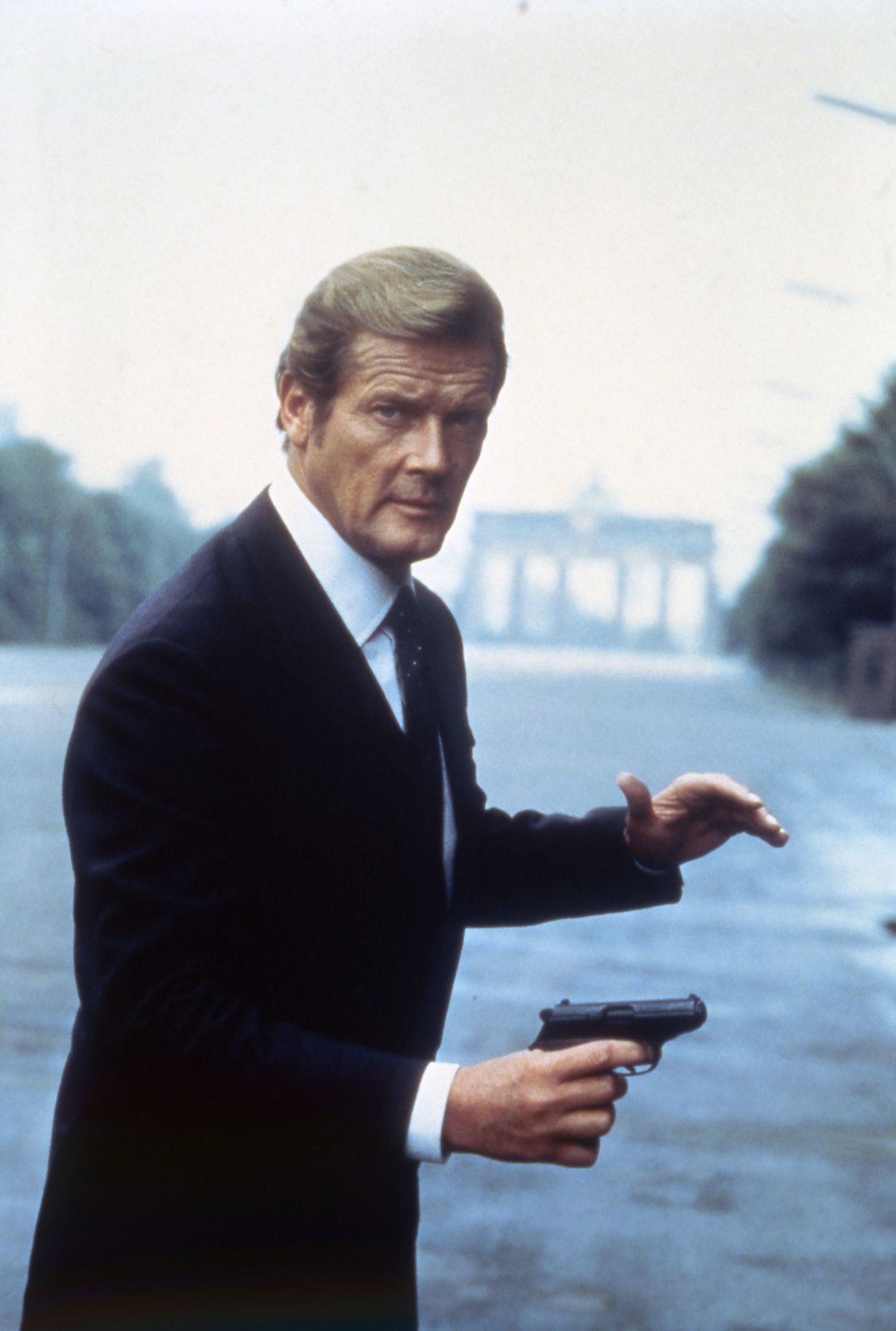 映画『007』のボンド役。ロジャー・ムーア卿の旧邸宅が売り出し中