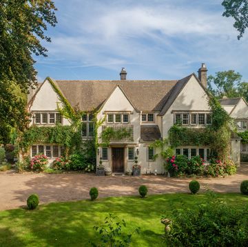 sir roger moore former house for sale in gloucestershire