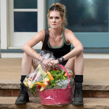sirens. meghann fahy as devon in episode 101 of sirens. cr. macall polay/netflix © 2025 sirens. meghann fahy as devon in episode 101 of sirens. cr. macall polay/netflix © 2025
