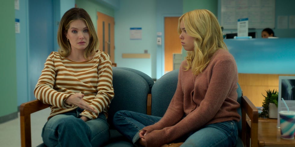 sirens. (l to r) meghann fahy as devon, milly alcock as simone in episode 105 of sirens. cr. courtesy of netflix © 2025
