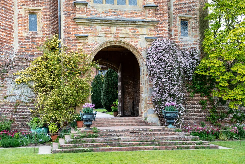 sissinghurst castle garden: uk's historic oasis of blooms and charm