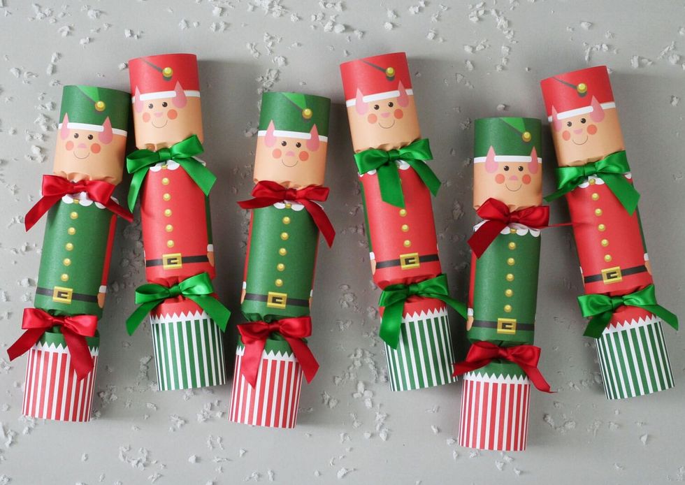 Six Luxury Elves Christmas Crackers