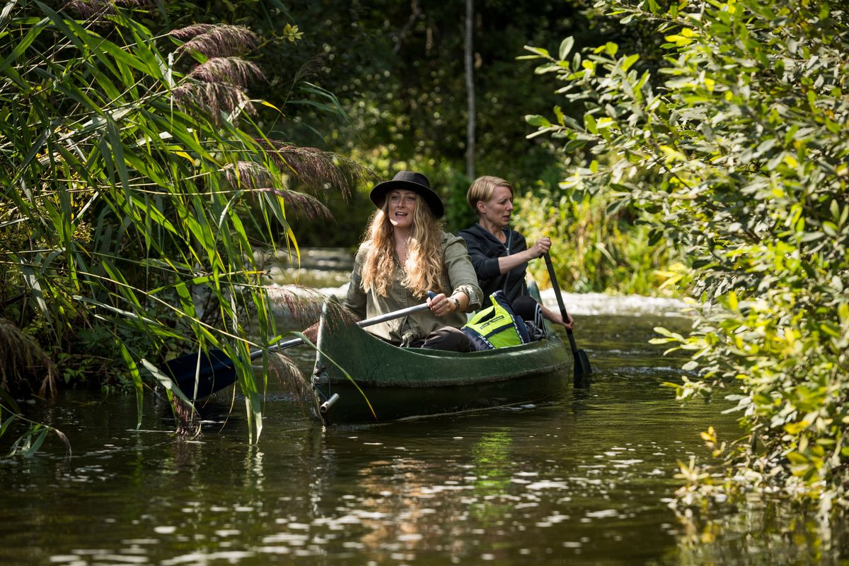 Felicia Eckersten met kano door Zweden
