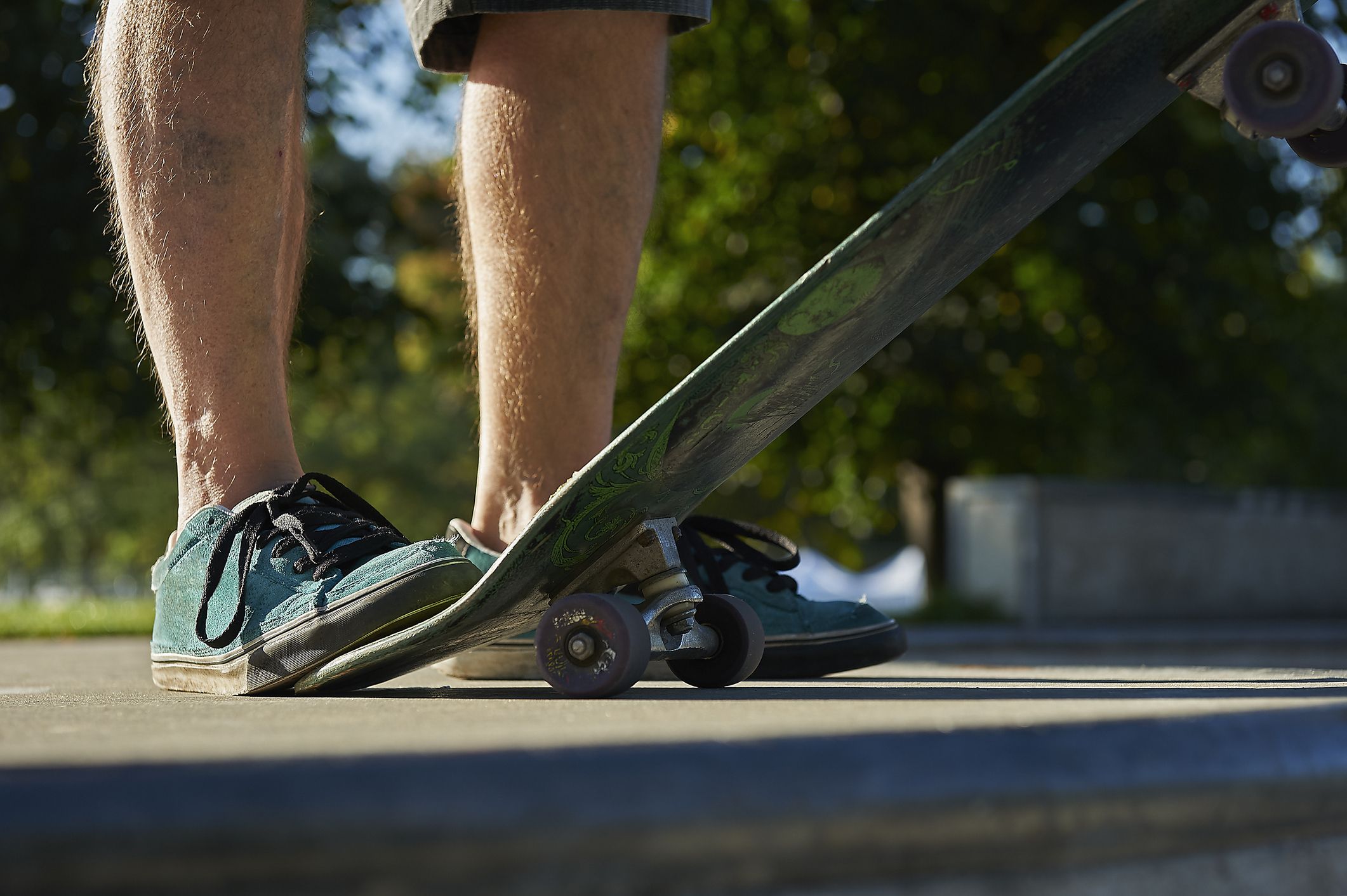 8x tijdloze sneakers waar jij stijlvol de zomer mee doorkomt