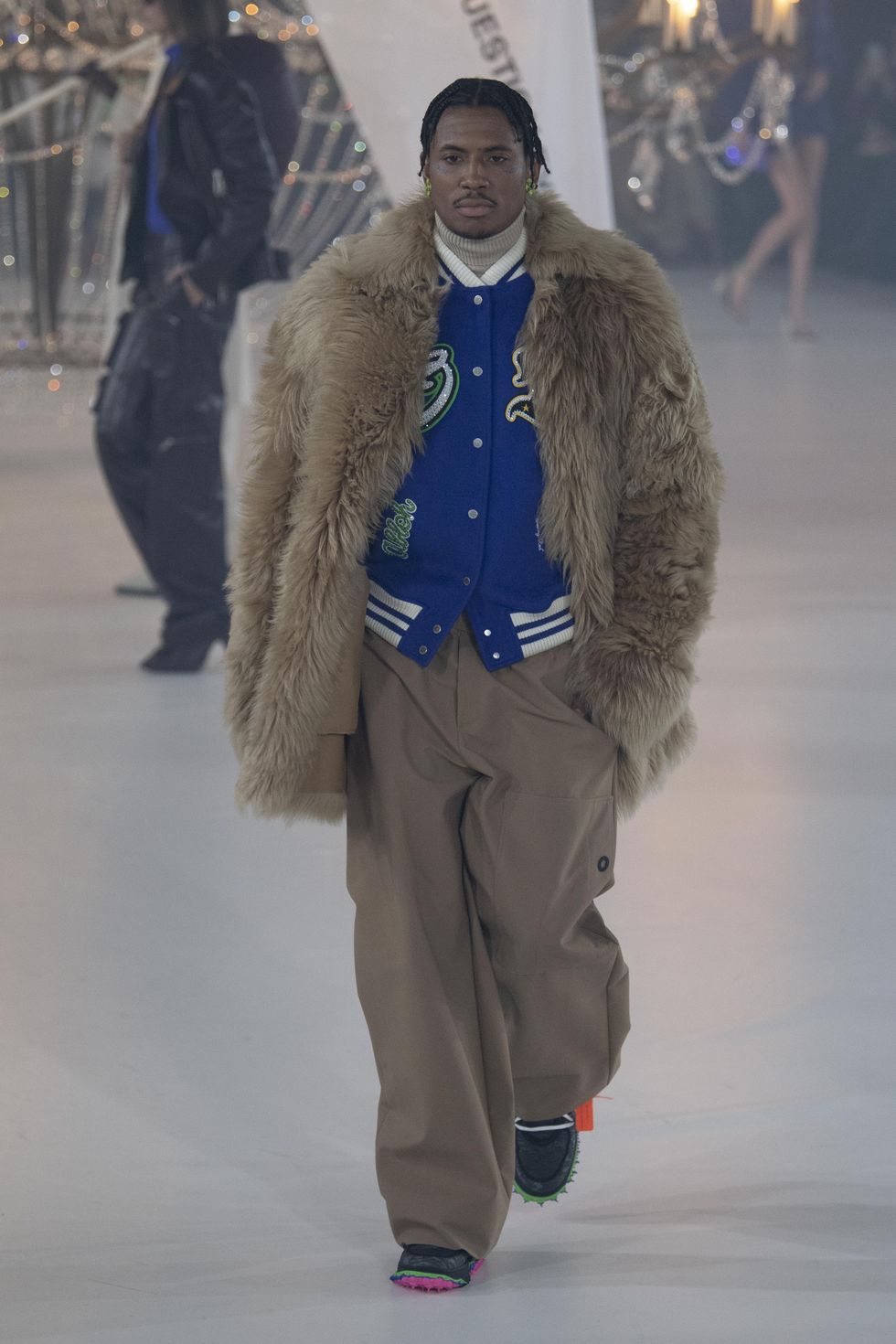 Naomi Campbell Honors Virgil Abloh on Louis Vuitton Runway: Pics