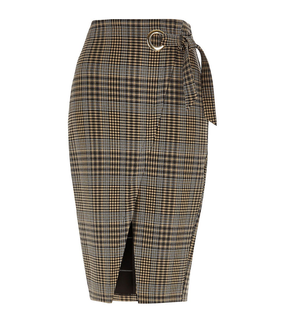 Clothing, Plaid, Pattern, Brown, Trousers, board short, Bermuda shorts, Shorts, Tartan, Design, 