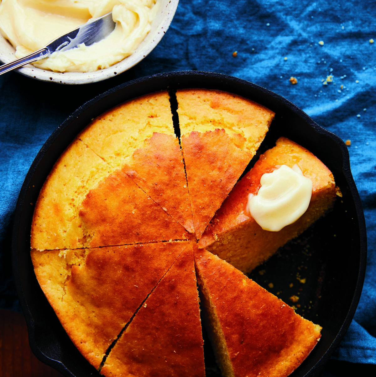 Skillet Cornbread with Smoked Honey (on the Grill) - Vindulge
