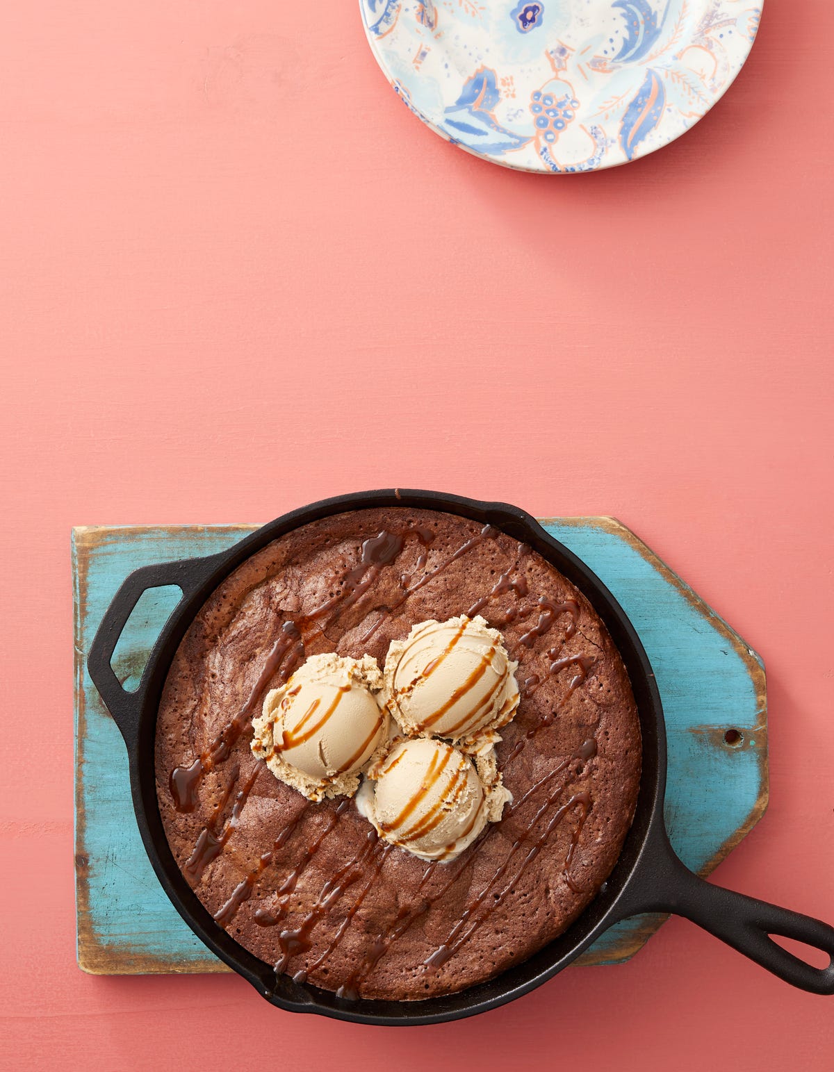 Brownies in a Cast Iron Skillet - Amanda's Cookin' 