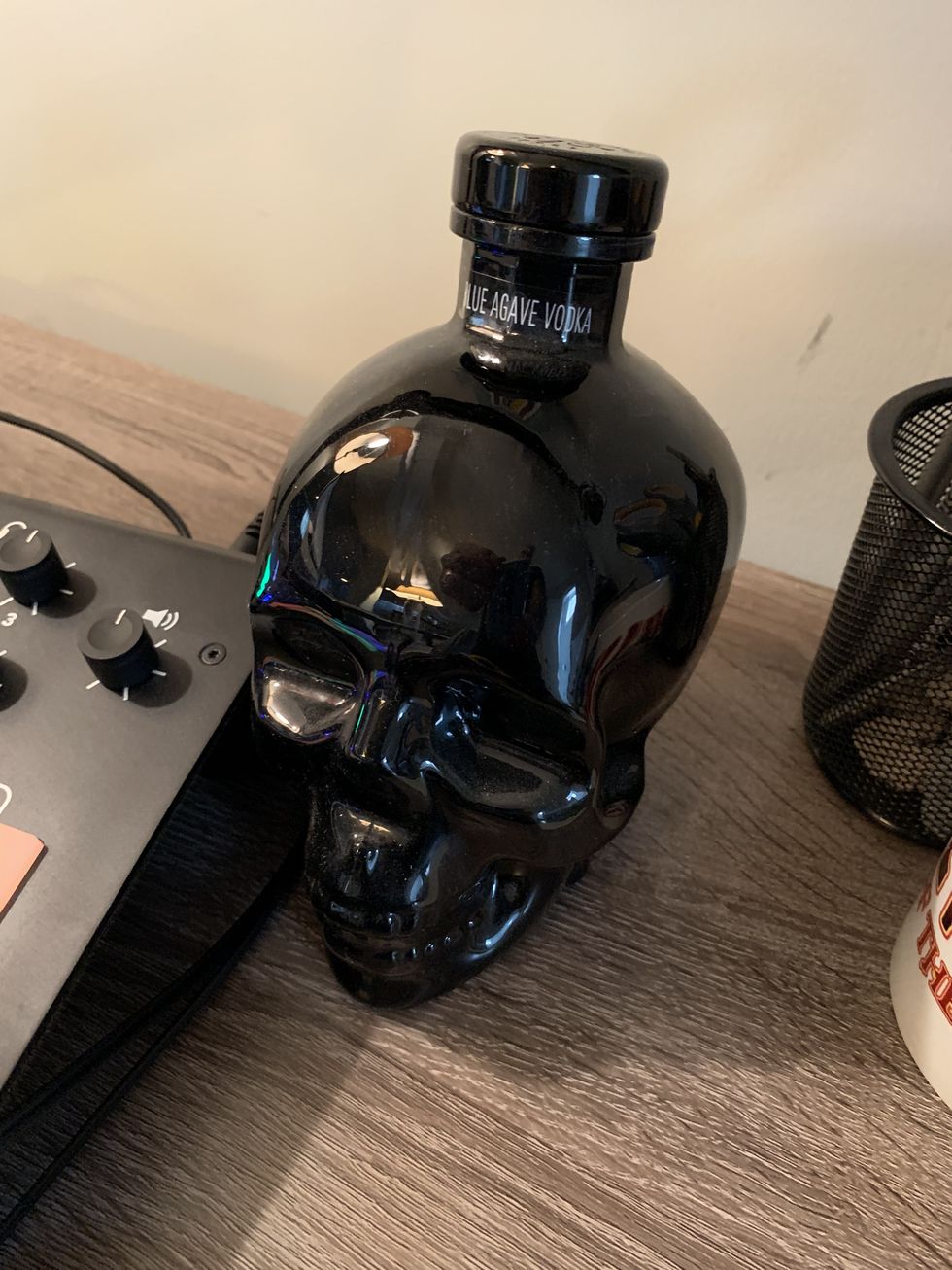 skull bottle alcohol