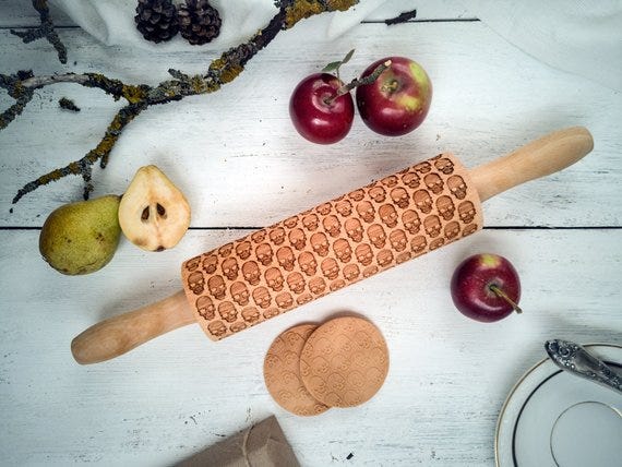 Food, Cuisine, Apple, Fruit, Frozen dessert, Rolling pin, Dish, Superfood, Recipe, Produce, 