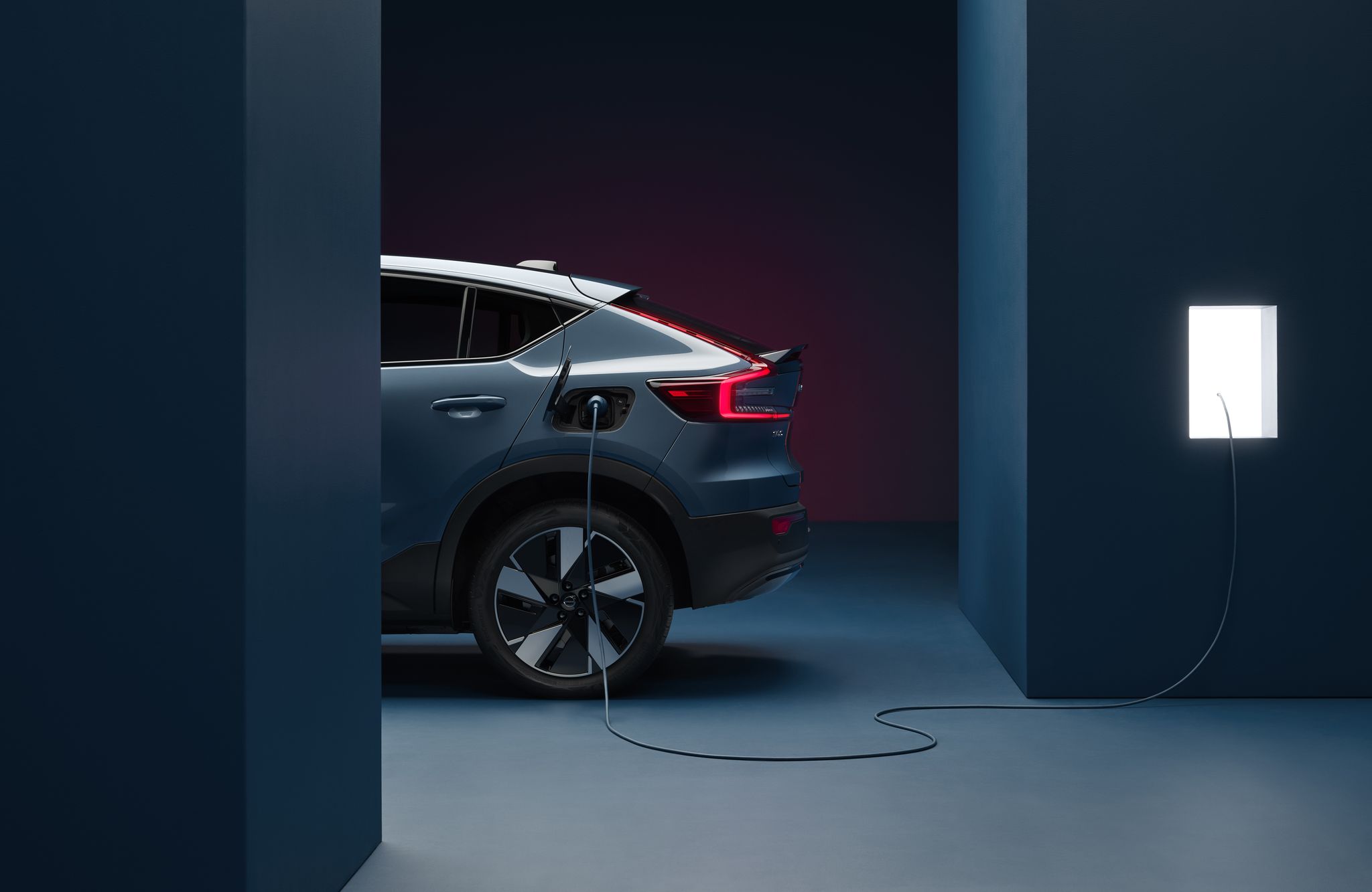 Recharging a plugged-in Volvo C40