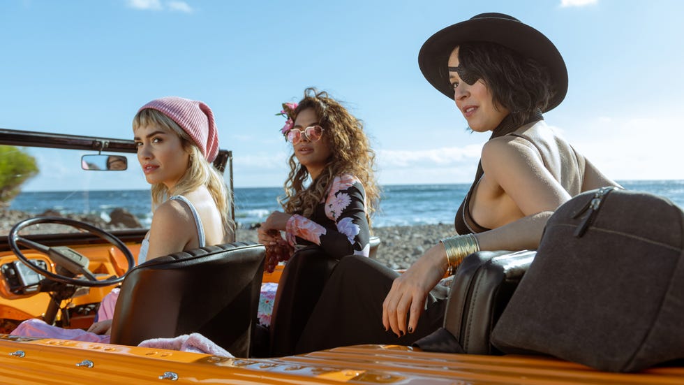 sky rojo l to r lali espÓsito as wendy, yany prado as gina, verÓnica sÁnchez as coral in episode 01 of sky rojo cr tamara arranznetflix © 2022