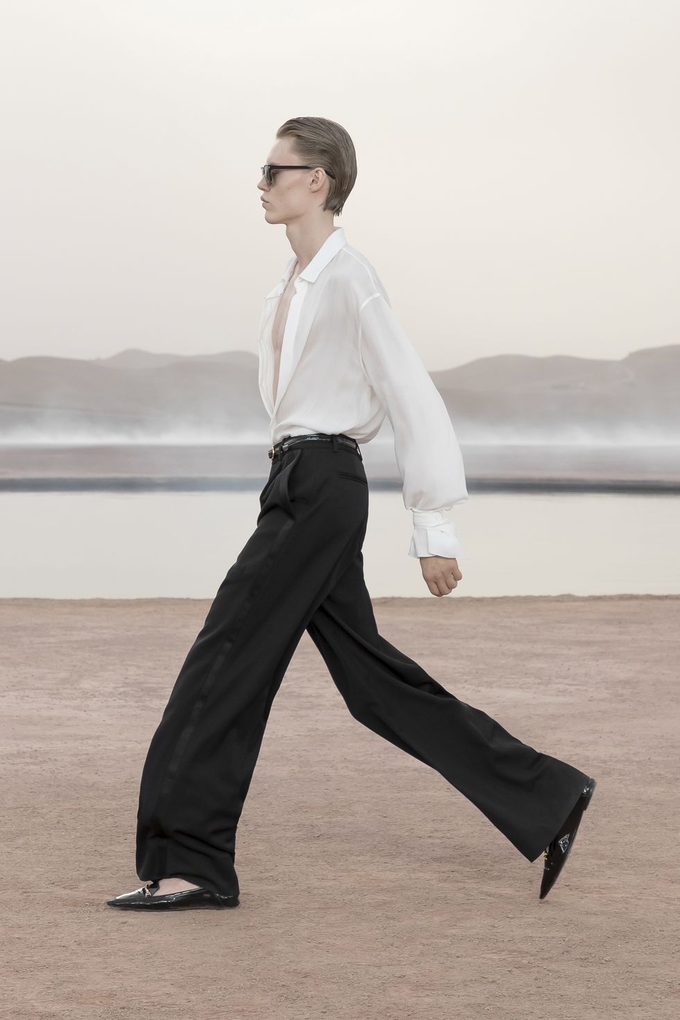 How To Style Zara High Waisted Trousers - Digitaldaybook  High waisted pants  outfit, High waist outfits, High waisted trousers outfit