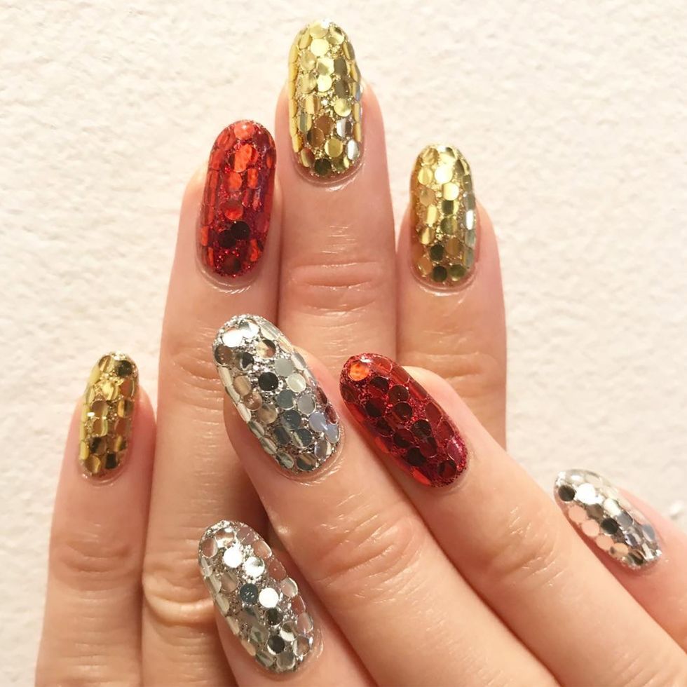 The 18 Best Gold Nail Designs Instagram Has to Offer