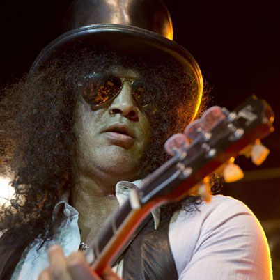 Former lead guitarist in Guns N' Roses, Slash, at Waterstone's book store  to sign copies of autobiography, 'Slash', a tell-all account of his life in  the legendary rock band Stock Photo 