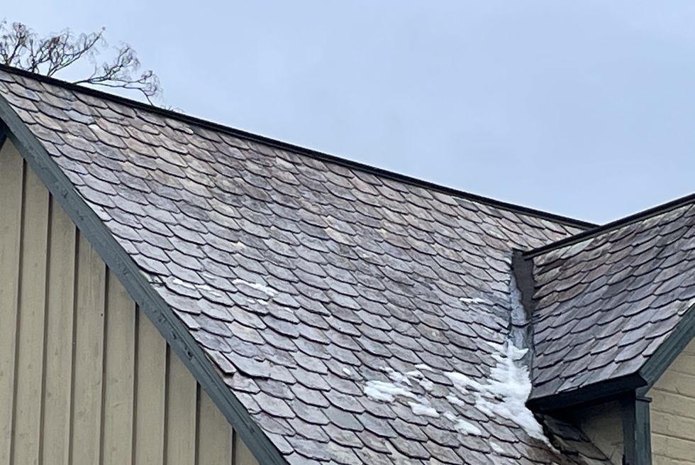 slate type shingle roof