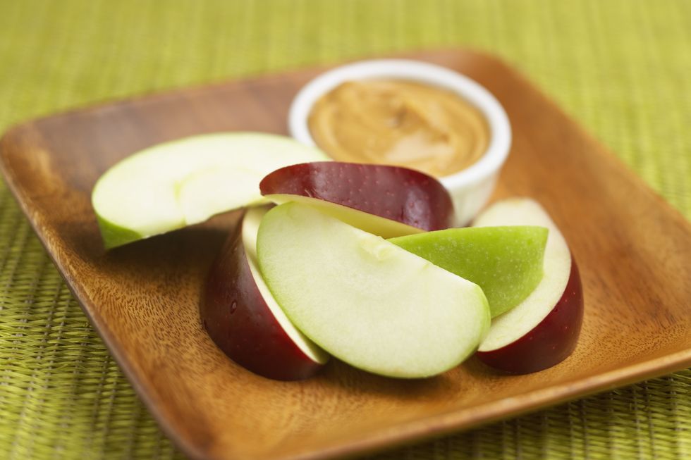 sliced apples with peanut butter