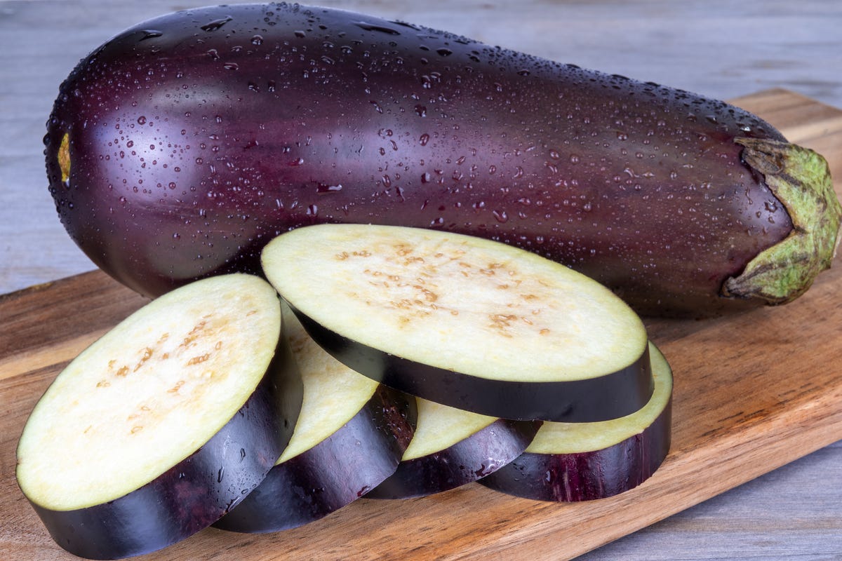 slices of eggplant on wooden background royalty free image 1651056721.jpg?crop=0 Moncloa