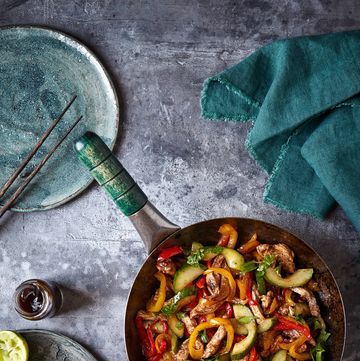 Slimming World stir fry with chicken and cucumber