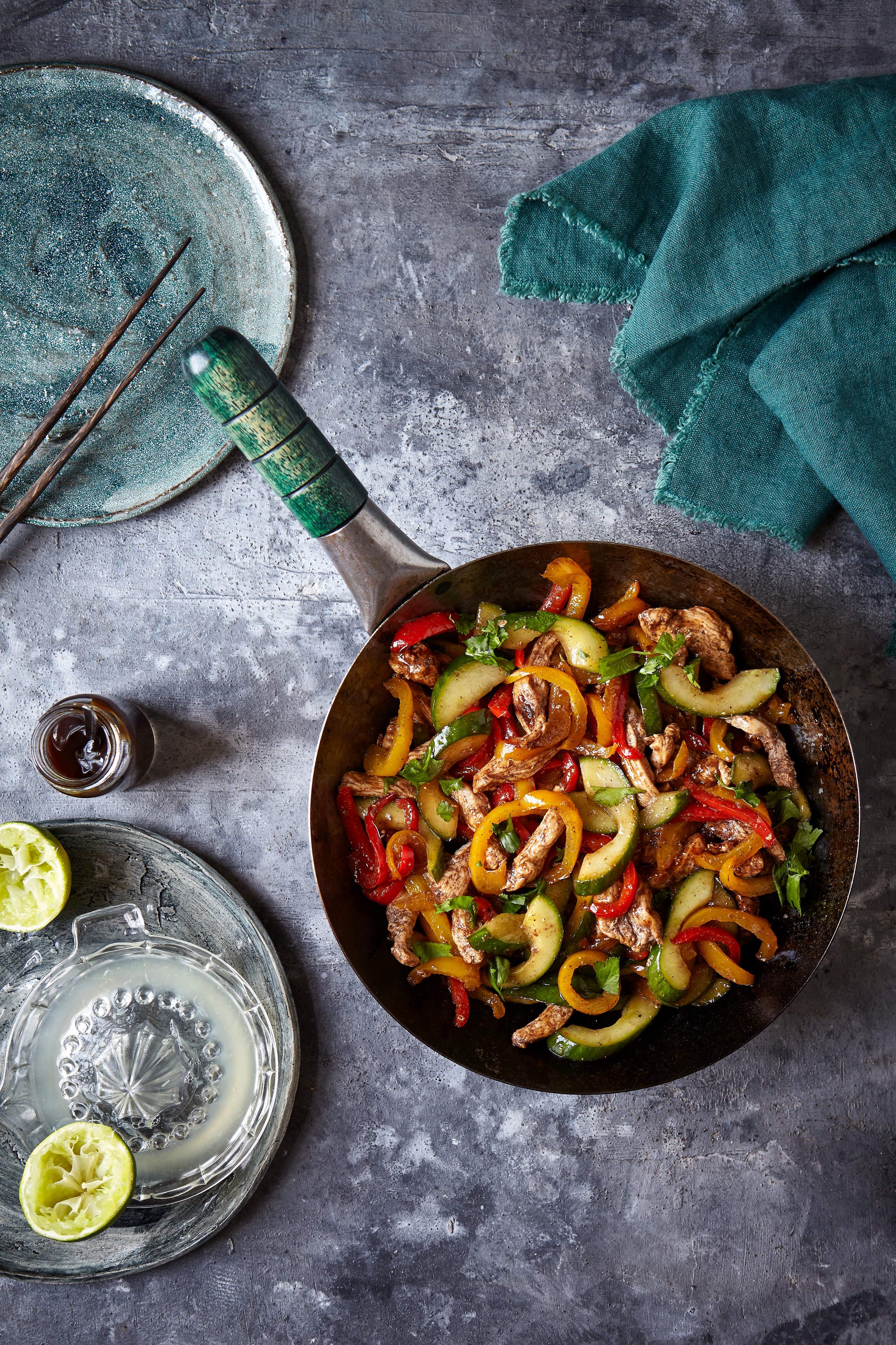 Slimming World stir fry with chicken and cucumber