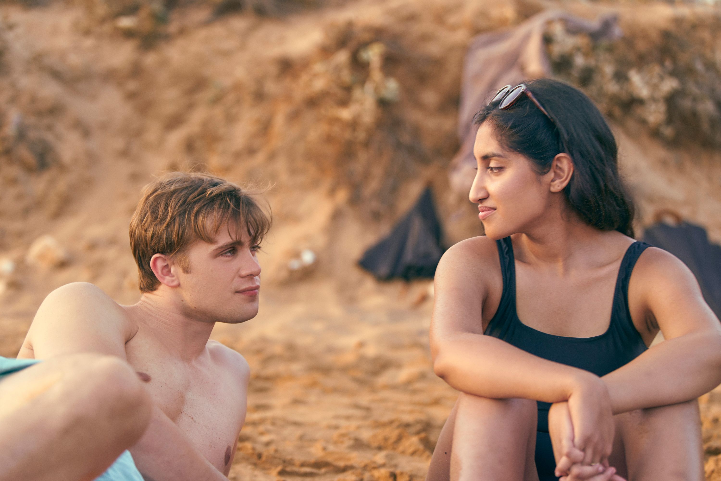 5 film e serie tv da vedere in streaming in cui i protagonisti si innamorano lentamente