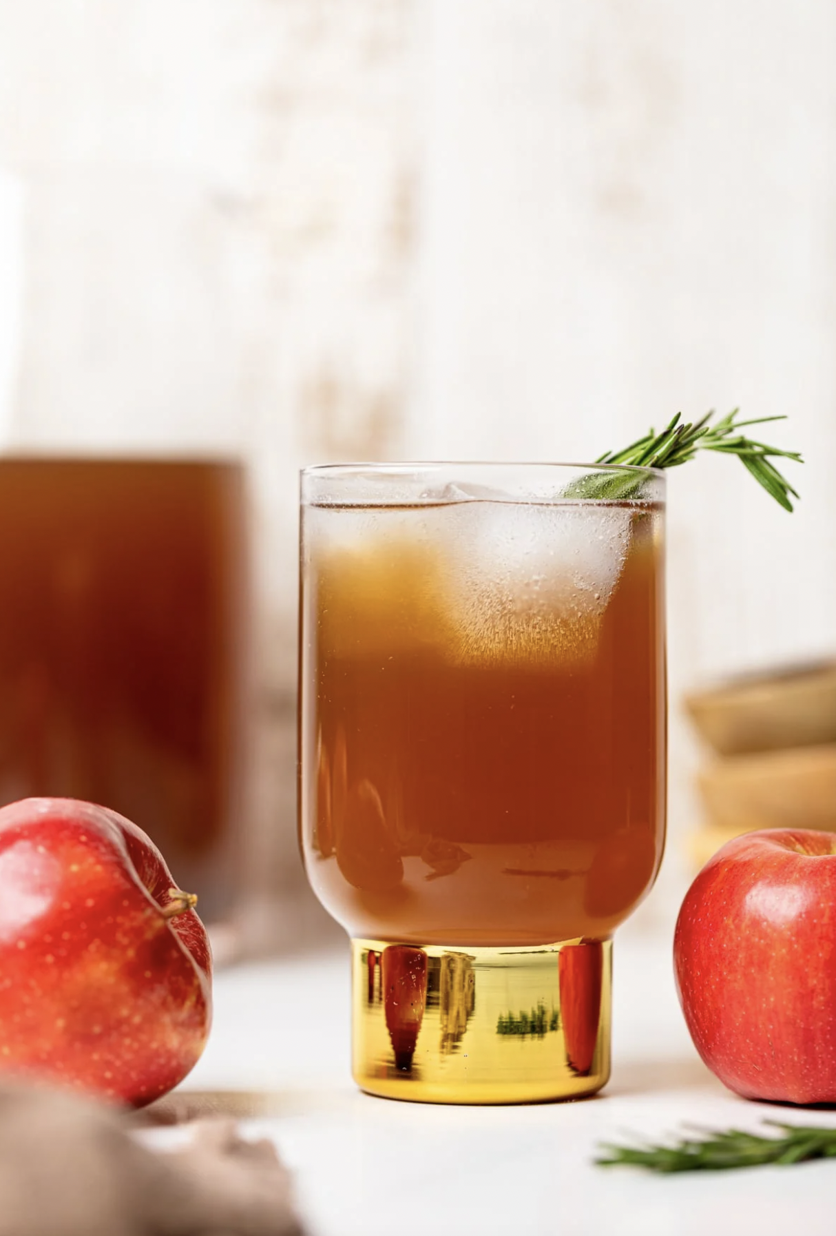 https://hips.hearstapps.com/hmg-prod/images/slow-cooker-apple-cider-658afb617311c.png