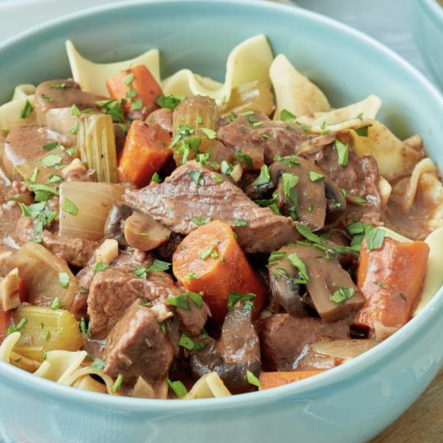 https://hips.hearstapps.com/hmg-prod/images/slow-cooker-beef-stew-65958c3fc0a5b.png?crop=0.752xw:0.752xh;0,0.131xh&resize=640:*