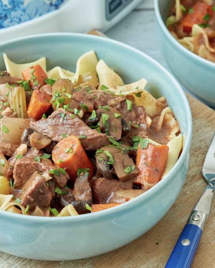 https://hips.hearstapps.com/hmg-prod/images/slow-cooker-beef-stew-65958c8c0d7b3.png?crop=0.801xw:1.00xh;0.0731xw,0&resize=980:*