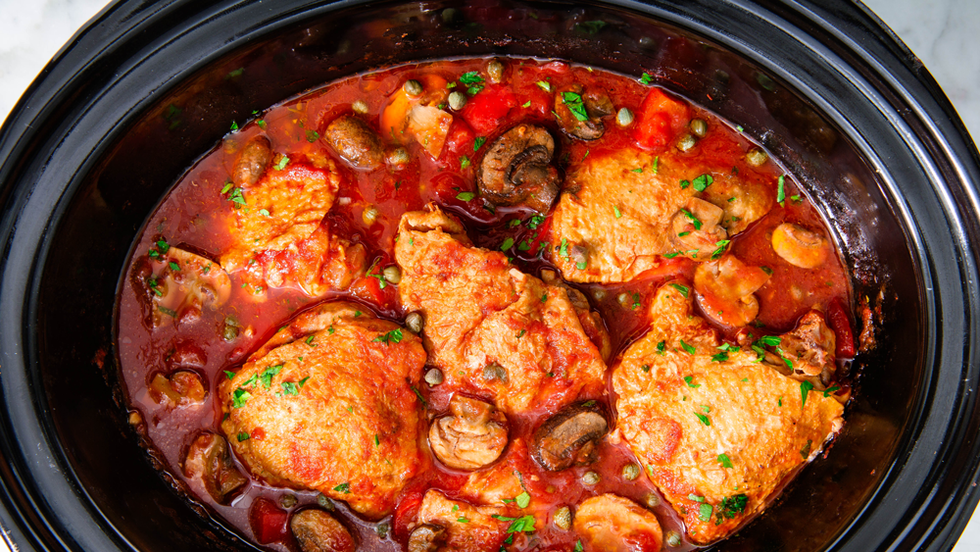 https://hips.hearstapps.com/hmg-prod/images/slow-cooker-chicken-cacciatore-horizontal-1536771733.png?crop=1xw:0.843328335832084xh;center,top