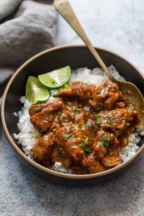 slow cooker chicken curry over rice