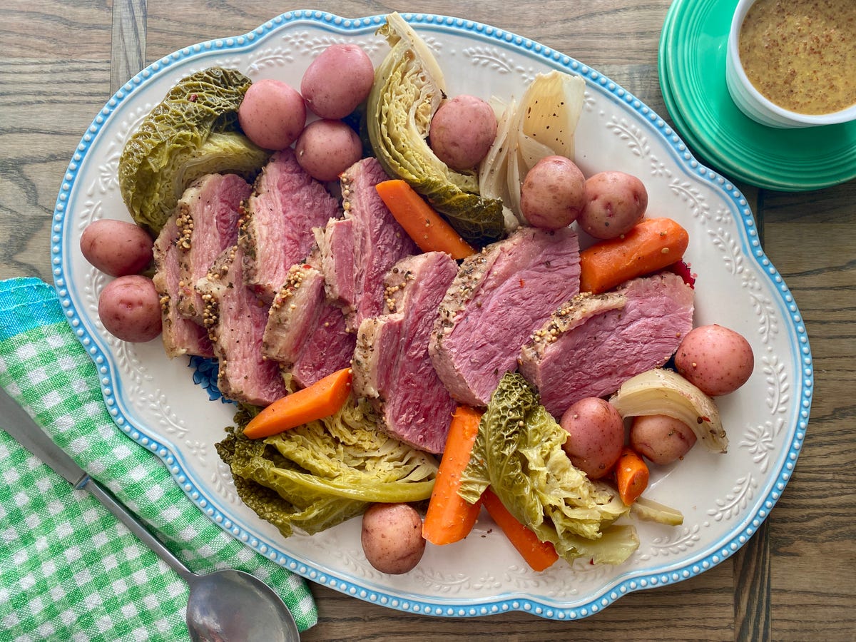 Slow cooker corned beef and cabbage recipe how to make slow cooker