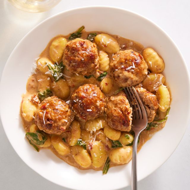 https://hips.hearstapps.com/hmg-prod/images/slow-cooker-tuscan-chicken-meatballs-with-gnocchi-secondary-64665b26ed479.jpg?crop=1.00xw:1.00xh;0,0&resize=640:*