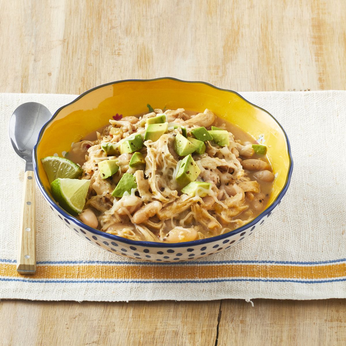 https://hips.hearstapps.com/hmg-prod/images/slow-cooker-white-chicken-chili-1589314664.jpg?crop=0.668xw:1.00xh;0.112xw,0&resize=1200:*
