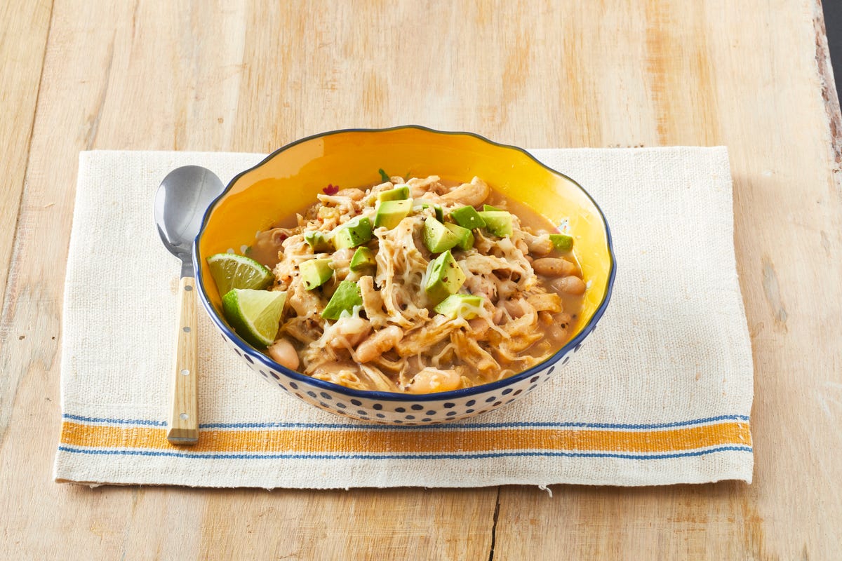 https://hips.hearstapps.com/hmg-prod/images/slow-cooker-white-chicken-chili-1589314664.jpg?crop=0.8888888888888888xw:1xh;center,top&resize=1200:*