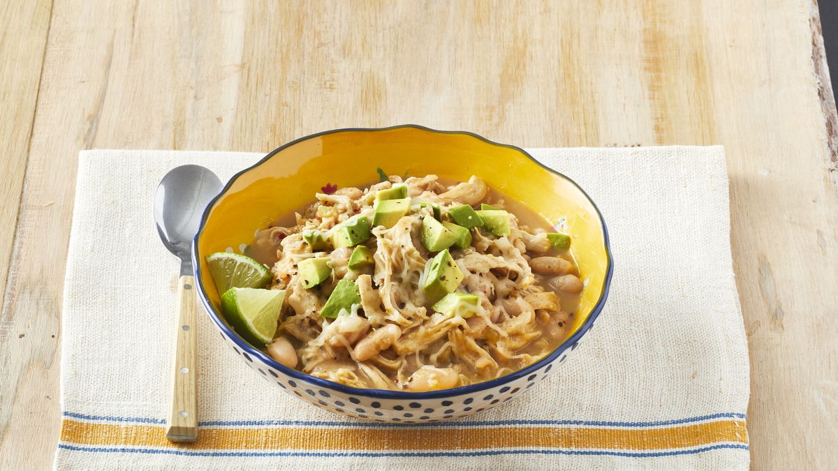 https://hips.hearstapps.com/hmg-prod/images/slow-cooker-white-chicken-chili-1589314664.jpg?crop=1xw:0.84375xh;center,top&resize=1200:*