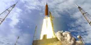 Rocket, space shuttle, Spacecraft, Rocket-powered aircraft, Aerospace engineering, Spaceplane, Missile, Sky, Vehicle, Aircraft, 