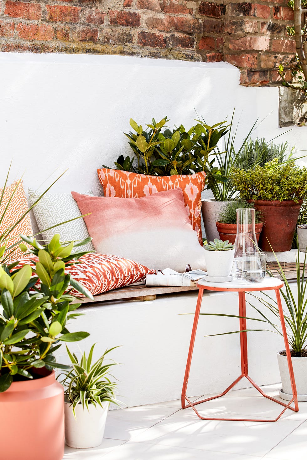small backyard ideas   outdoor seating nook