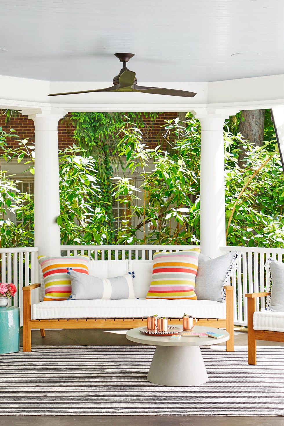 small backyard ideas   circle table