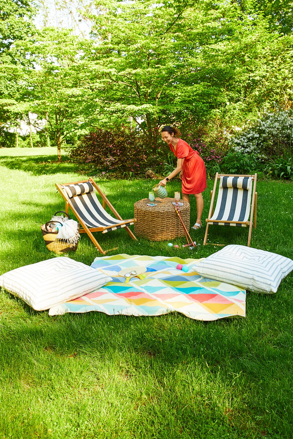 small backyard ideas   foldable chairs