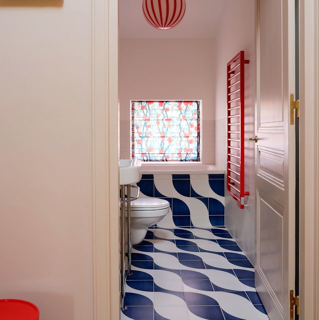 14 Small Bathroom Floor Ideas From