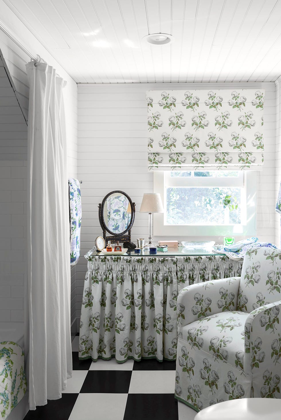 HBX040114_117 small bathroom ideas
