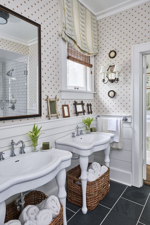 arkansas farmhouse designed by interior designer heather chadduck hillegas elizabeth poindexter shackelford, homeowner a star patterned wallpaper colefax and fowler and slate flooring ground the bath in captivating simplicity bathroom